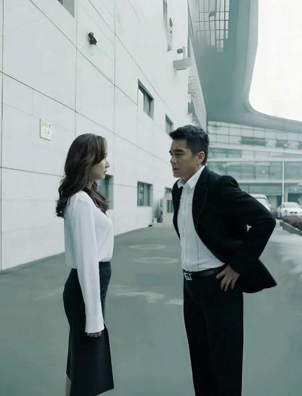 投牛策略 开霸道，抽雪茄，搂小琴，而“四婚三离”的许亚军比祁同伟还带劲！