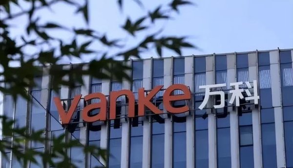 火牛配资 净亏280亿，销售额暴跌 44%，借钱续命都难保，房地产巨头要塌房？